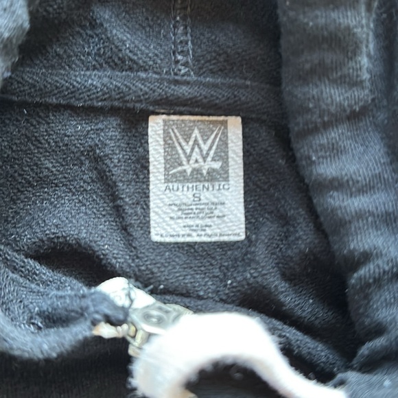 Authentic WWE Roman Reigns zip up hoodie - Picture 4 of 7
